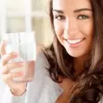 Ternyata Jumlah Air Putih Yang Harus Dikonsumsi Per Hari Harus Sesuai Dengan Berat Badan 4 Minum Air Putih