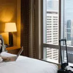 Menginap di hotel