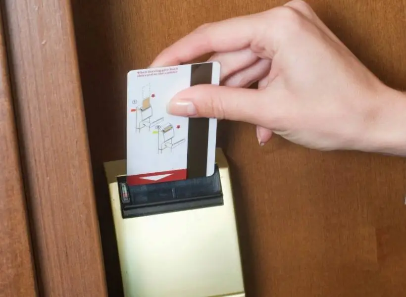 Yang Menyebalkan Ketika Menginap di Hotel Berbintang 3 Pintu Kamar Hotel