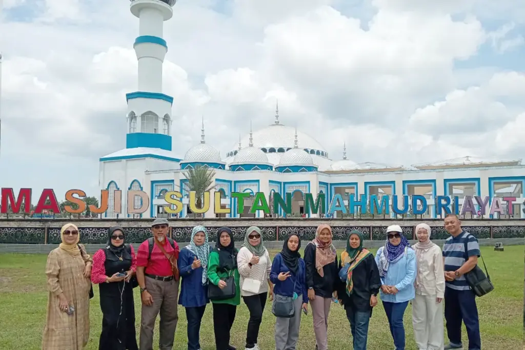 Dekat dengan Singapura, Ini Daya Tarik Batam yang Layak Dikunjungi 2 Masjid Sultan Mahmud Riayat Syah